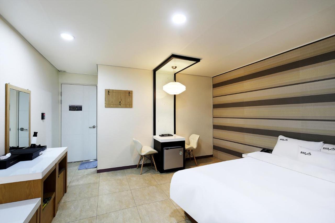 White Tourist Hotel Jeonju Exterior foto