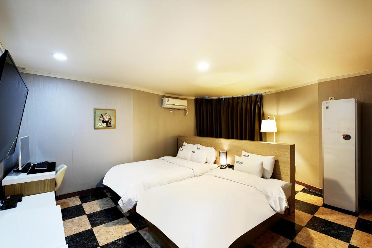 White Tourist Hotel Jeonju Exterior foto