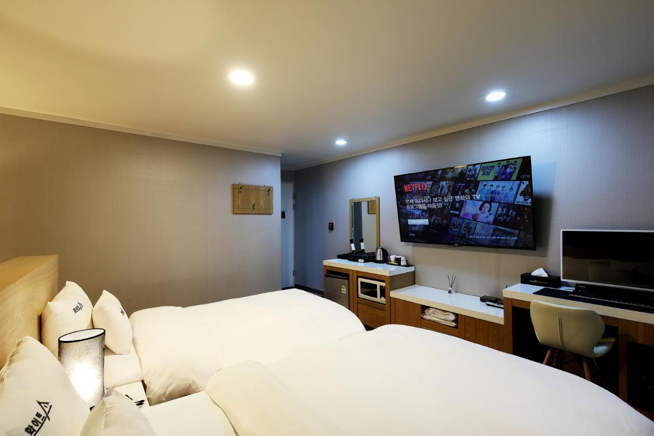 White Tourist Hotel Jeonju Exterior foto