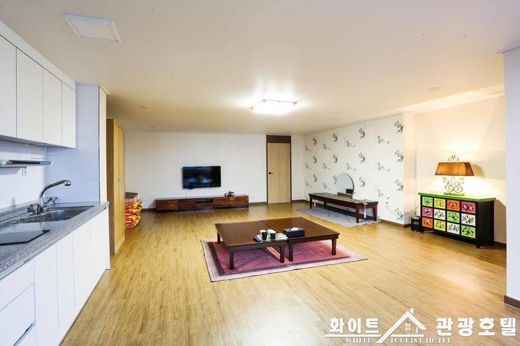 White Tourist Hotel Jeonju Exterior foto